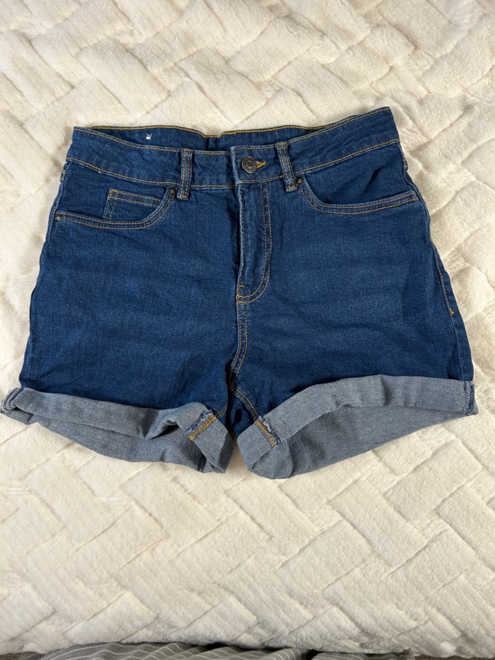 Serra Dark Blue Rolled-Hem Denim Shorts size 8